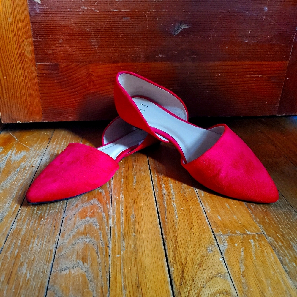 Red pointed toe flats